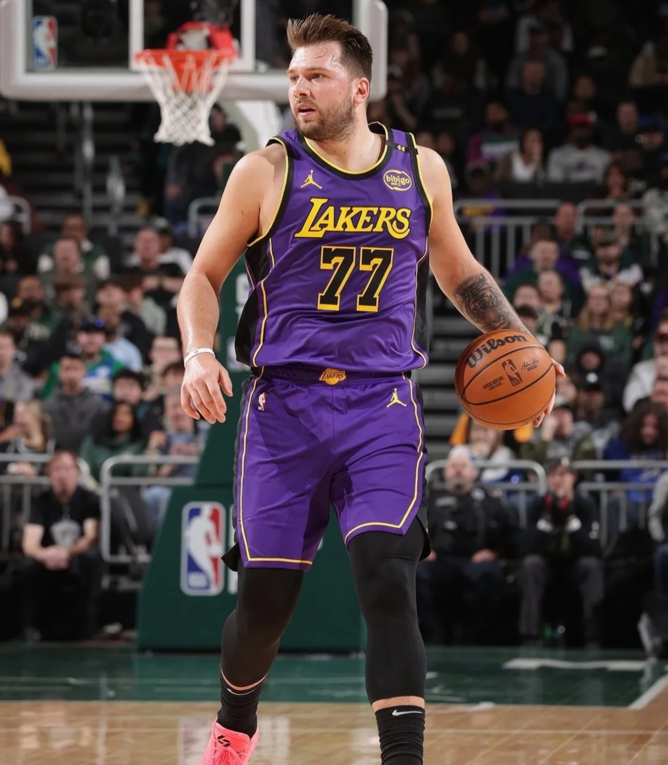 爱游戏中国官网 表现优异引发热议！，字母哥在湖人比赛中爆冷引发球迷热议