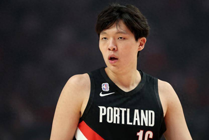 爱游戏中国官网关于尼斯训练开放日；冲刺阶段再遭质疑引欢呼；CBA季后赛在即；心理建设被强调的信息